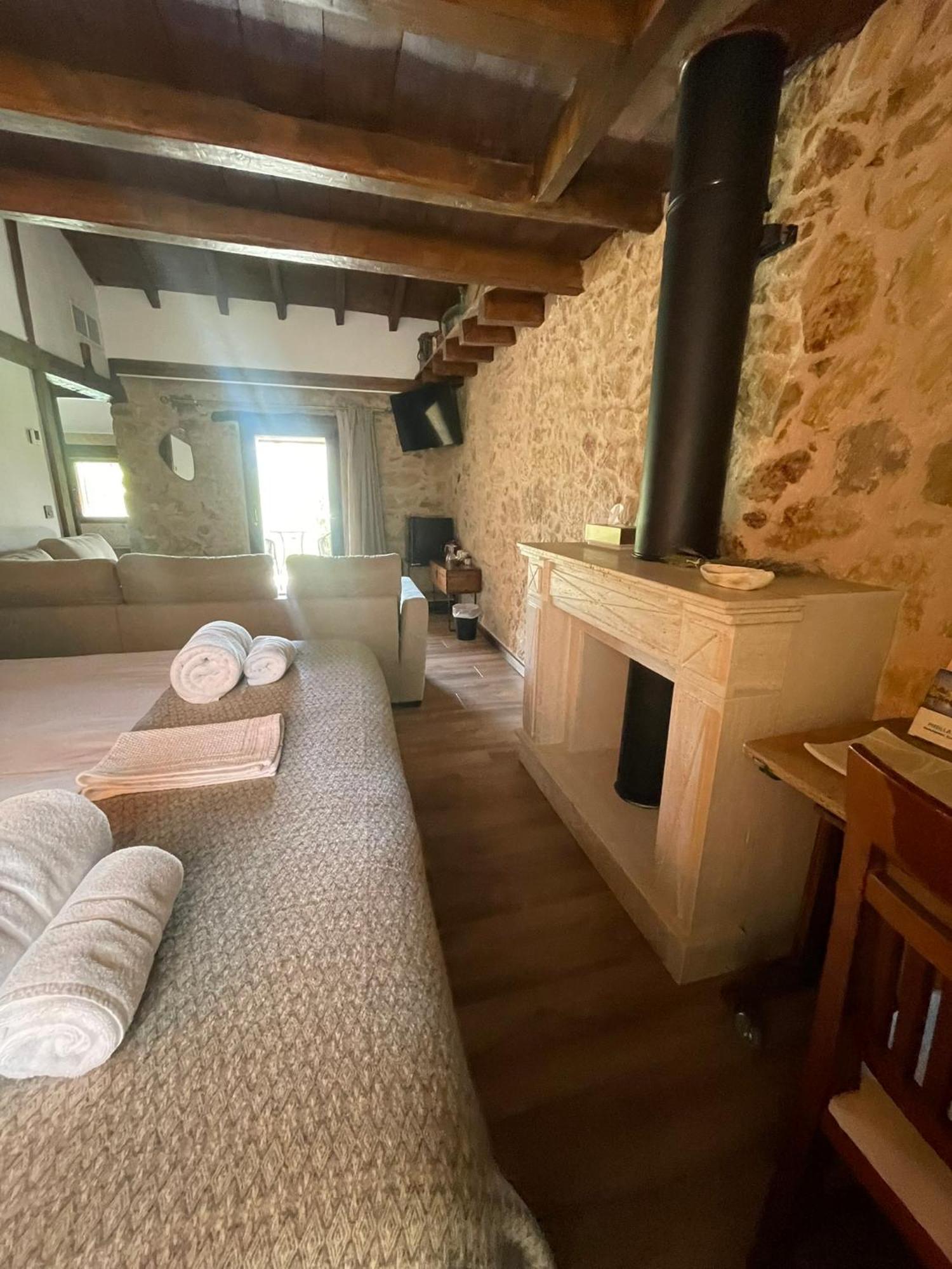 La Casa Del Cantero Pinilla del Valle Exteriör bild